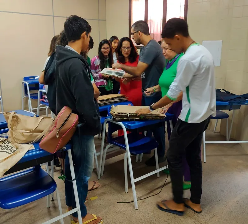 Estudantes da Funbosque participaram diretamente das atividades de produção da cartilha “Gigantes da Trilha: 30 árvores da trilha principal da Fundação Escola Bosque – Vol. 1”.