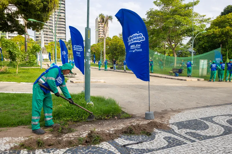 Belém Limpa - Mutirão de limpeza chega a 22 praças da cidade <div class='credito_fotos'>Foto: Foto Kamila Canhedo   |   <a href='/midias/2025/originais/0c62dc3c-ef26-4fda-8f12-f846f1ff48c7.jpg' download><i class='fa-solid fa-download'></i> Download</a></div>
