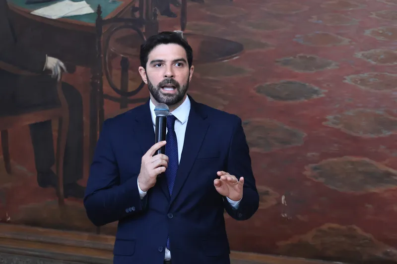 A medalha concedida pelo prefeito Igor Normando é a de mais alta honraria