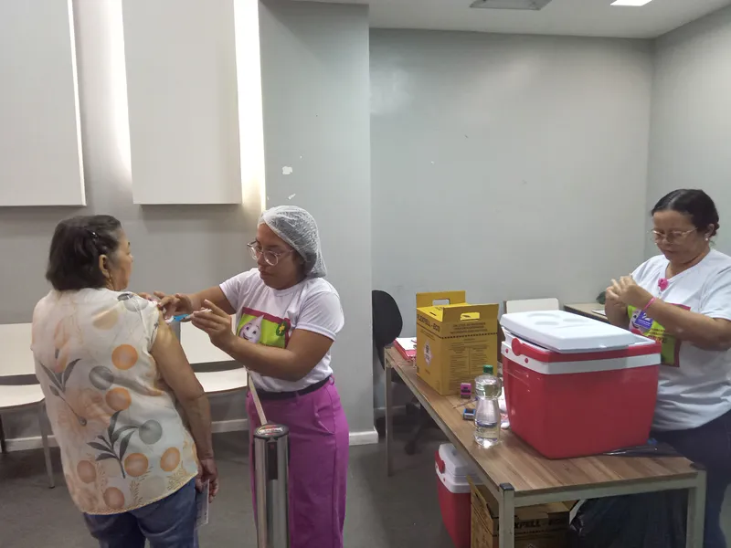 Cerca de 1.200 servidores participaram da mobilização deste sábado para imunizar a população de três Distritos Administrativos de Belém. 