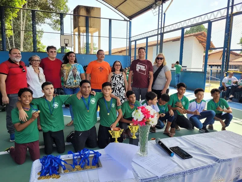 Os professores da Escola Municipal Florestan Florestan também participaram da premiação aos estudaram 