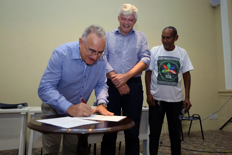 Serão investidos, por meio do convênio entre município e governo federal, cerca de R$ 1,9 milhões na construção de um galpão para a cooperativa.