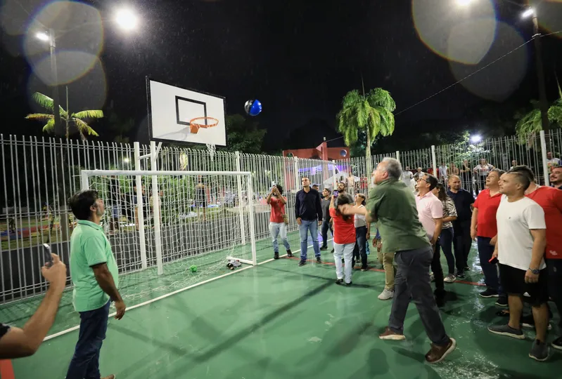 Obra concluída - Revitalização da praça Dom Alberto Ramos, na Marambaia <div class='credito_fotos'>Foto: DINEI SOUZA / AG.BELÉM | <a href='/midias/2025/originais/167b840f-c239-4d56-a697-1463cb360a28.jpg' download><i class='fa-solid fa-download'></i> Download</a></div>