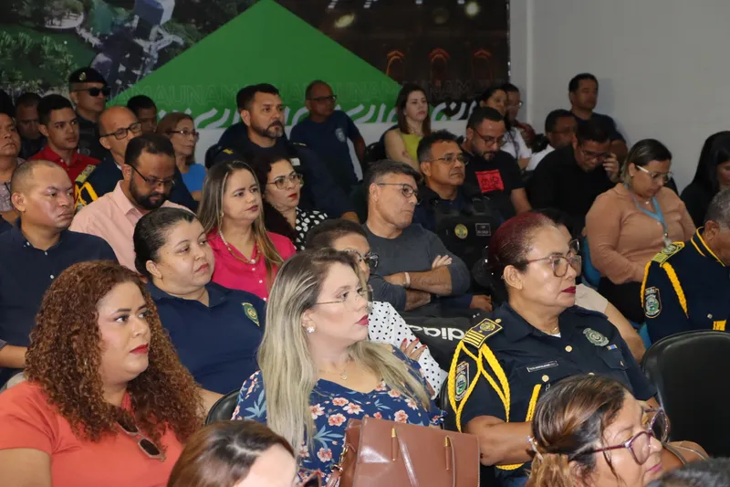 O evento reuniu autoridades, parceiros, guardas municipais, a equipe que realiza a atividade na escolas, além dos diretores das escolas visitadas.