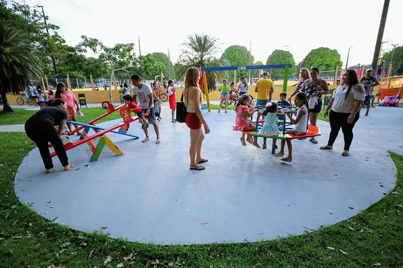 Obra concluída - Reforma e revitalização da praça Dom Mário Villas Boas <div class='credito_fotos'>Foto: DINEI SOUZA / AG.BELÉM | <a href='/midias/2025/originais/2003babd-8ffe-4d18-8637-49e412c32e58.jpg' download><i class='fa-solid fa-download'></i> Download</a></div>