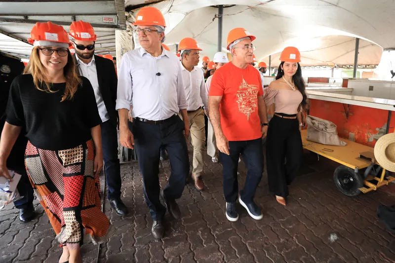 Parceria - Governo federal e Prefeitura anunciam segunda etapa da reforma do Ver-o-Peso <div class='credito_fotos'>Foto: MÁCIO FERREIRA / AG BELÉM   |   <a href='/midias/2025/originais/2328ad14-c25f-4734-9d35-76958f02512f.jpg' download><i class='fa-solid fa-download'></i> Download</a></div>