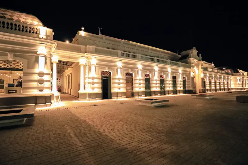 O Mercado de São Brás foi transformado em um Complexo Gastronômico e Cultural, tornando-se um dos principais espaços de negócios, lazer e turismo de Belém, que vai gerar 3 mil empregos diretos.