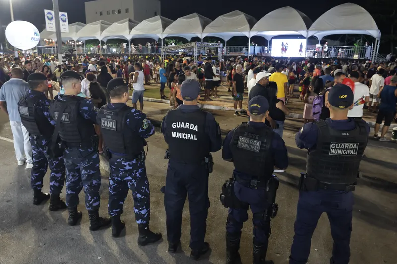 Segurança integrada da Prefeitura de Belém e do Governo do Estado garantiram uma diversão tranquila para o público durante as festas realizadas no Portal da Amazônia <div class='credito_fotos'>Foto: Jader Paes | <a href='/midias/2025/originais/27320d7c-45c7-47fc-87b6-119e4f9bfebc.jpg' download><i class='fa-solid fa-download'></i> Download</a></div>