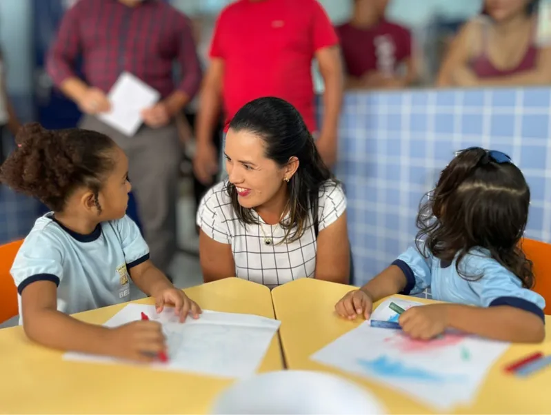 A titular da Coordenadoria de Educação Infantil (Coei), professora Nilcilene Dias, destaca que a meta é fortalecer a política pública intersetorial para a primeira infância