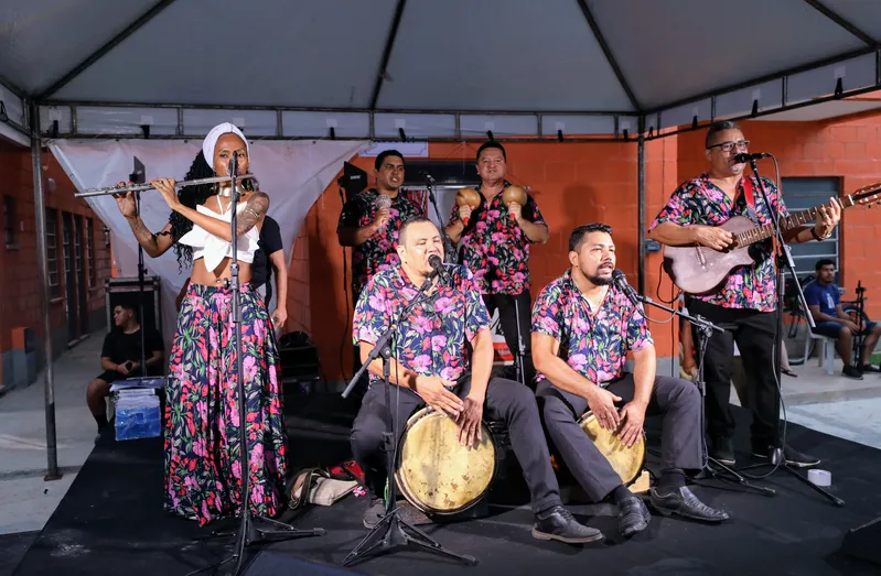Entrega das unidades teve festa com atração cultural.