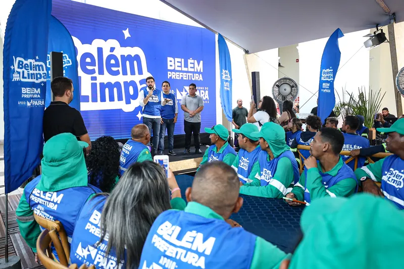 Prefeito Igor Normando recebe os trabalhadores da limpeza urbana no Palácio Antônio Lemos