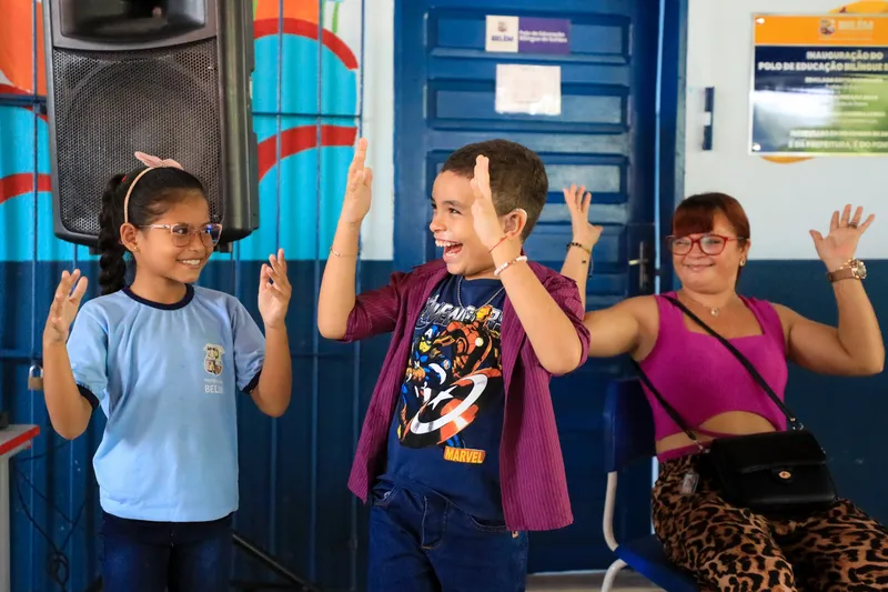 A iniciativa é a única no Pará e busca fazer a inclusão de alunos, pais e professores por meio do ensino da língua materna dos surdos e da alfabetização em português.