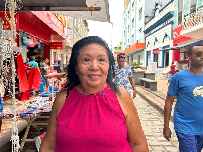 Ana Lobo, que trabalha há 30 anos no centro comercial, voltou a trabalhar na Santo Antônio em novembro e conta que, desde então, as vendas melhoraram e os clientes compram mais.