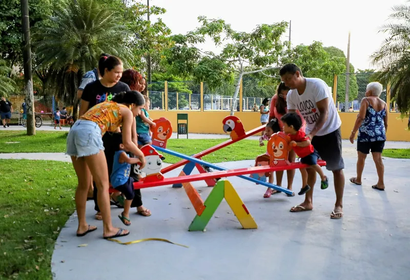 Crianças ganham novo espaço de lazer. <div class='credito_fotos'>Foto: DINEI SOUZA / AG.BELÉM | <a href='/midias/2025/originais/36446644-9aba-4c5f-a3da-a6fe5847af37.jpg' download><i class='fa-solid fa-download'></i> Download</a></div>