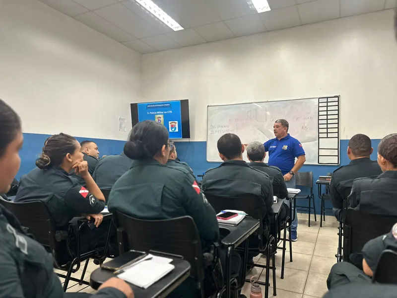 Com a participação de 32 policiais, o curso está tem duração de 40 horas-aula.