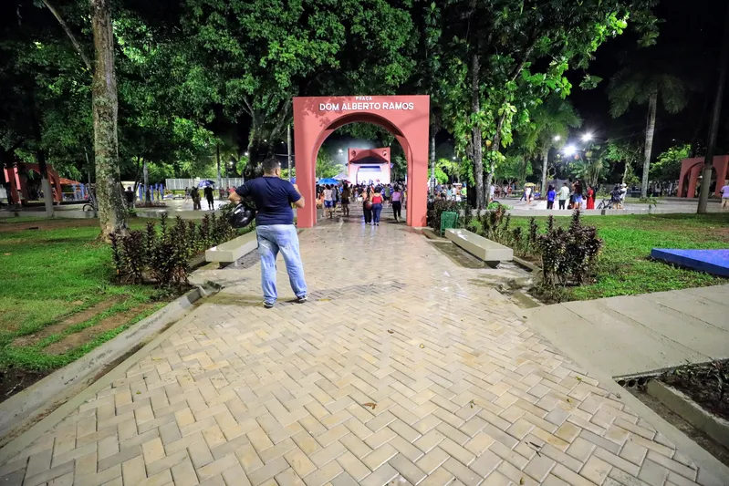 Obra concluída - Revitalização da praça Dom Alberto Ramos, na Marambaia <div class='credito_fotos'>Foto: DINEI SOUZA / AG.BELÉM | <a href='/midias/2025/originais/3f1a9ce4-f45f-4196-80ef-e7988457595b.jpg' download><i class='fa-solid fa-download'></i> Download</a></div>