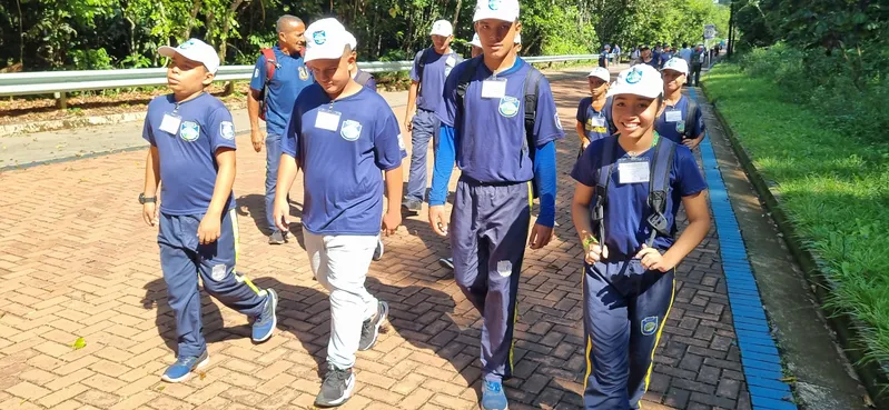 No Anjos da Guarda os estudantes têm acompanhamento pedagógico e desenvolvem atividades de educação ambiental, ética e cidadania, além da prática de esportes.