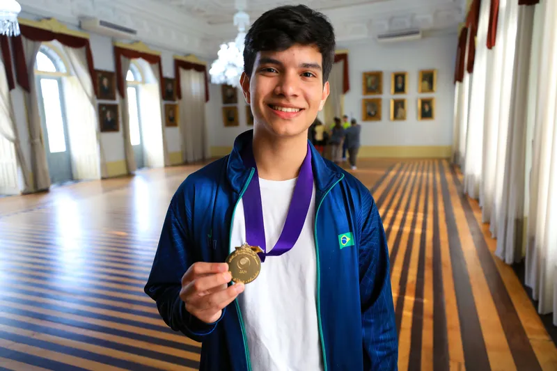 O jovem atleta Arthur Nogueira, campeão mundial de karatê.