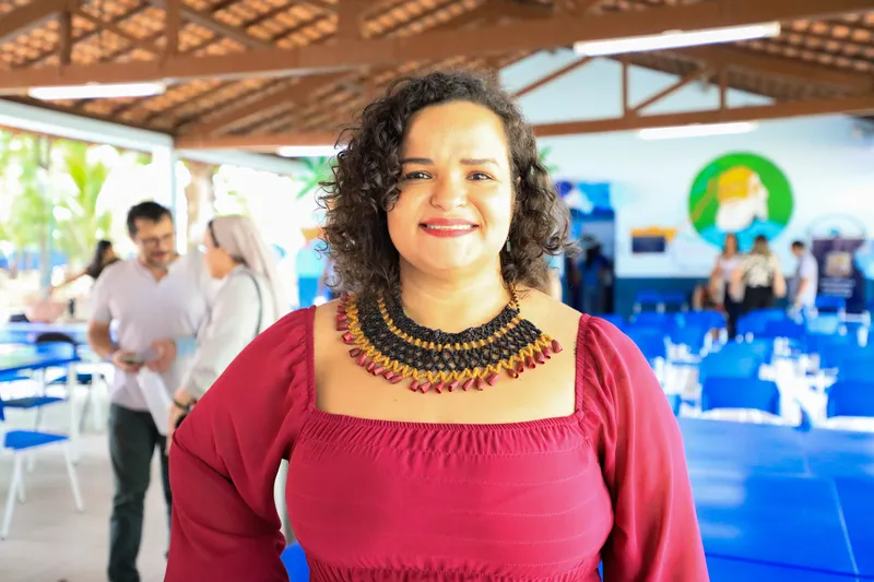 Tatiana Maia, coordenadora do Centro de Referência e Inclusão Educacional, comemorou a entrega.