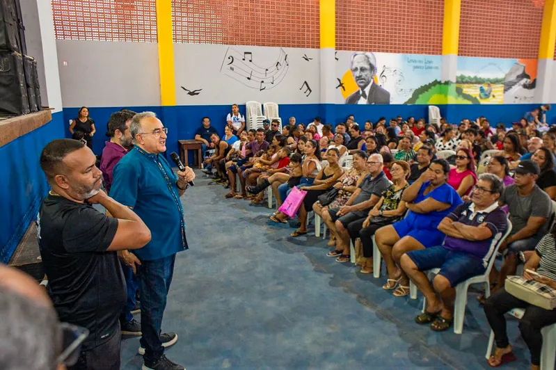 Prefeito Edmilson Rodrigues reafirma aos contemplados com a assinatura do contrato do Viver Outeiro o compromisso de garantir dignidade de moradia à população da cidade