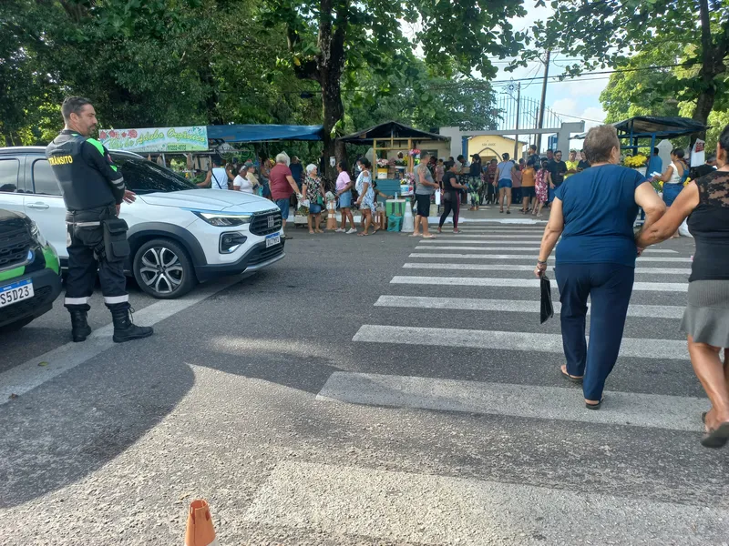 Travessia segura no acesso ao cemitério São Jorge