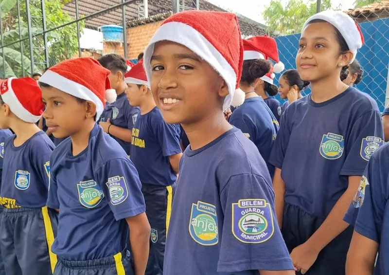 O aluno Arthur Gabriel, 11, teve a cartinha ao papai Noel atendida durante a programação.
