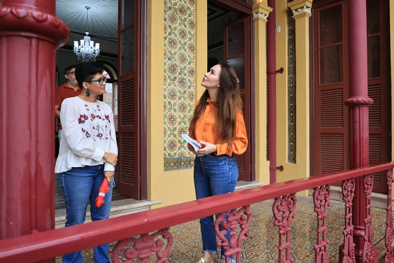 Equipe em visita ao Palacete Pinho