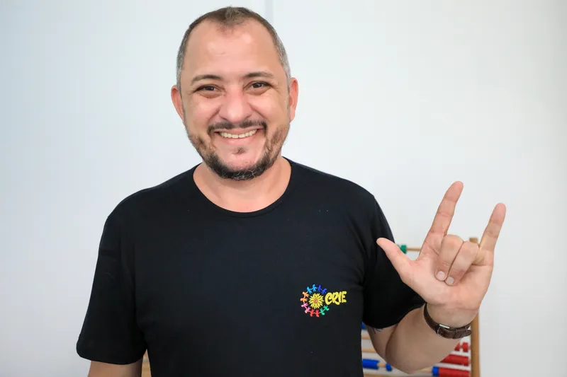 Para o coordenador do Pólo Bilíngue, Tiago Costa, essa é uma vitória que coroa anos de luta da comunidade surda.