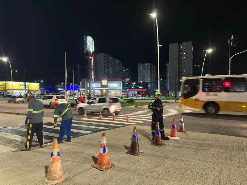 A revitalização da sinalização horizontal de trânsito na Augusto Montenegro, vai da Estação do BRT, localizada na rotatória do Satélite, até o Entroncamento, no bairro do Castanheira.