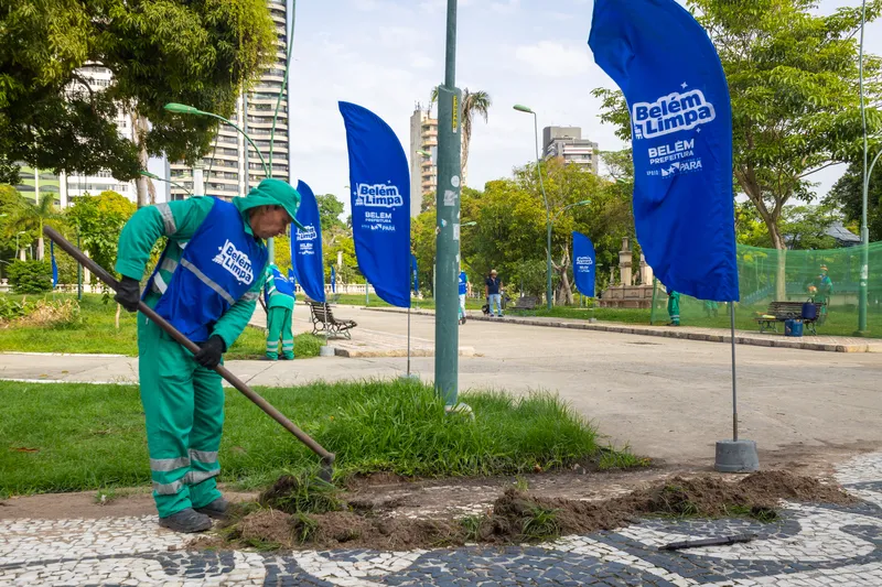 Belém Limpa - Mutirão de limpeza chega a 22 praças da cidade <div class='credito_fotos'>Foto: Foto Kamila Canhedo   |   <a href='/midias/2025/originais/52e70623-438a-4e14-a7a7-269bf6cc6807.jpg' download><i class='fa-solid fa-download'></i> Download</a></div>