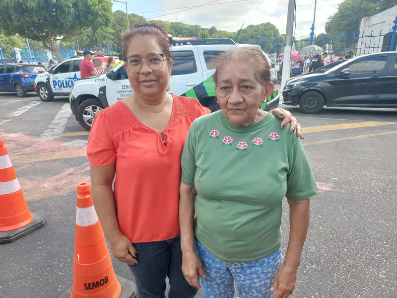 Shirley e a mãe Gianette se sentiram seguras no acesso ao cemitério.