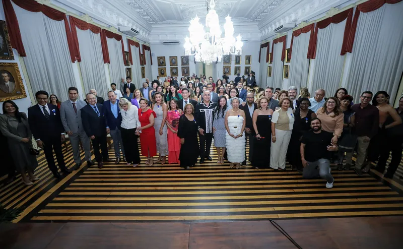 A escolha dos homenageados com a medalha é feita por uma comissão de servidores municipais 