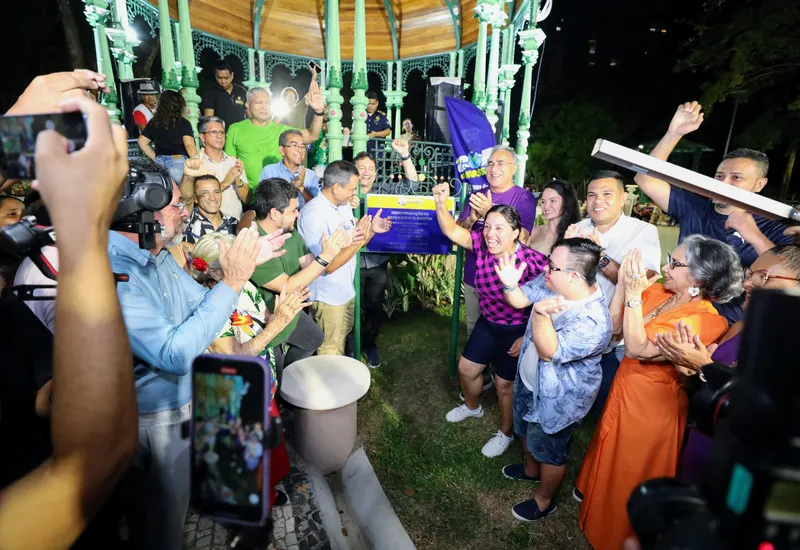 Obra concluída - Reforma e revitalização da Praça Batista Campos  <div class='credito_fotos'>Foto: DINEI SOUZA / AG.BELÉM   |   <a href='/midias/2025/originais/5c393985-c525-4593-a605-e5f8e51abec8.jpg' download><i class='fa-solid fa-download'></i> Download</a></div>