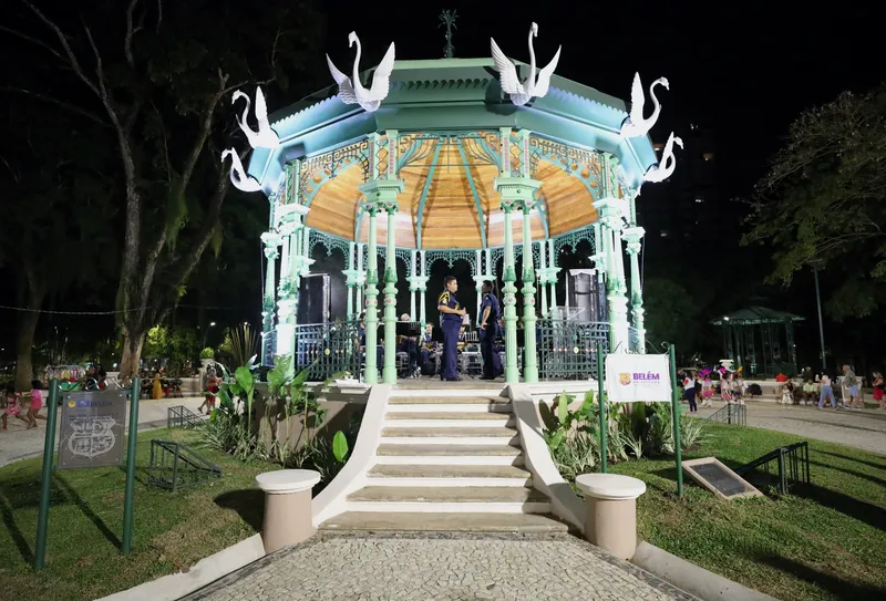 Obra concluída - Reforma e revitalização da Praça Batista Campos  <div class='credito_fotos'>Foto: DINEI SOUZA / AG.BELÉM   |   <a href='/midias/2025/originais/5d606654-0836-4c7e-bb91-de51e48ff2e0.jpg' download><i class='fa-solid fa-download'></i> Download</a></div>