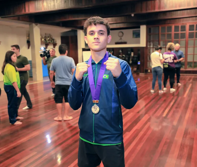 "É surreal estar aqui. Eu assistia a esses torneios no YouTube e agora vivi isso. Foi emocionante ver o público e chegar à final," contou o atleta Leonardo Nogeira.