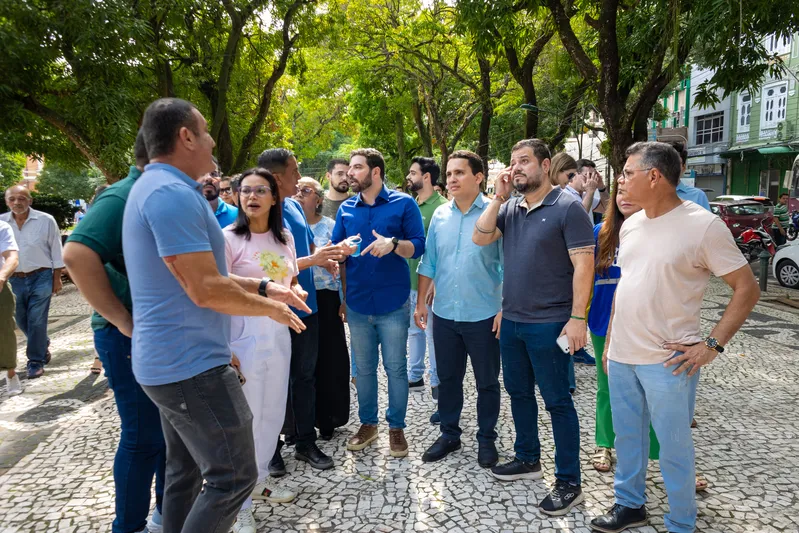 Belém Limpa - Mutirão de limpeza chega a 22 praças da cidade <div class='credito_fotos'>Foto: Foto Kamila Canhedo   |   <a href='/midias/2025/originais/7122c164-f507-4675-bf71-e85fe2efc291.jpg' download><i class='fa-solid fa-download'></i> Download</a></div>