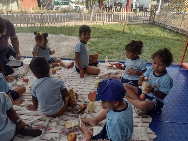 Crianças recebem atendimento integral e integrado, que inclui educação, saúde e assistência