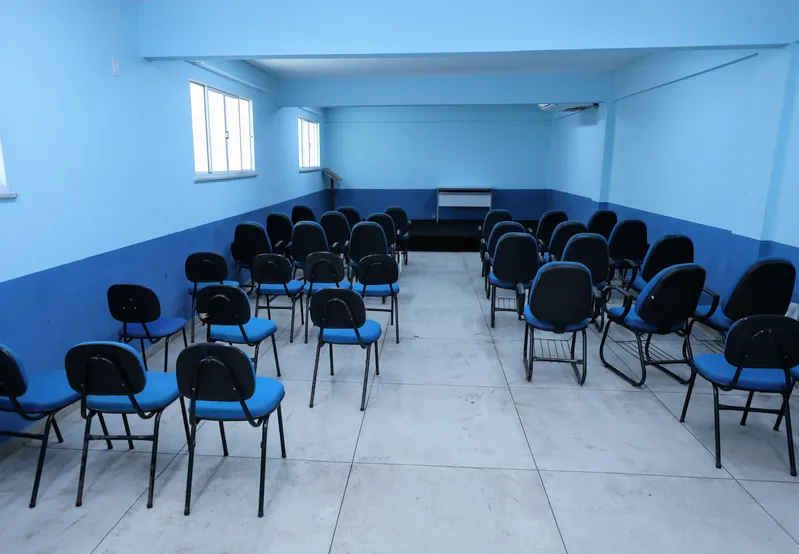 Os alunos também contam com auditório para reuniões e apresentações especiais.