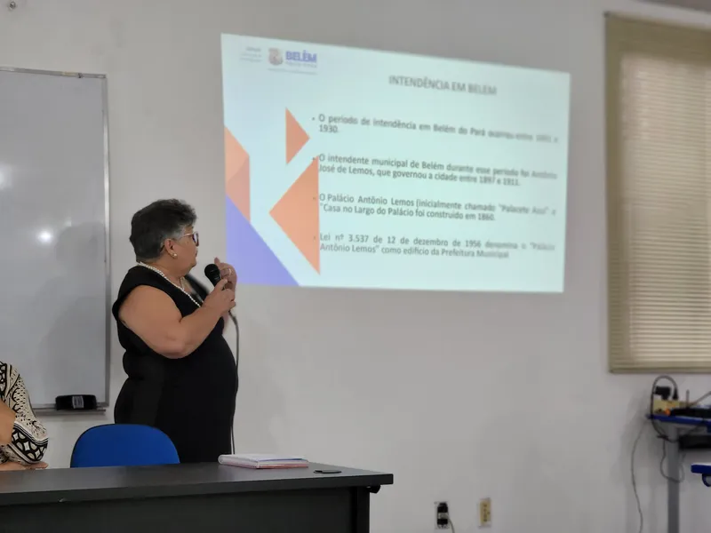 Marly Jorge Brito, chefe do setor de Arquivo da Semad, expõe o trabalho desenvolvido em quatro anos e que cria as bases para um futuro Arquivo Municipal