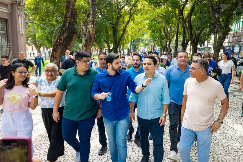 Belém Limpa - Mutirão de limpeza chega a 22 praças da cidade <div class='credito_fotos'>Foto: Foto Kamila Canhedo   |   <a href='/midias/2025/originais/89c1203c-8415-48be-b844-85b10fda2d48.jpg' download><i class='fa-solid fa-download'></i> Download</a></div>