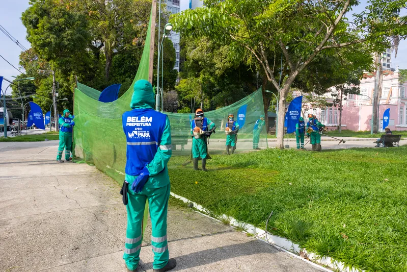 Belém Limpa - Mutirão de limpeza chega a 22 praças da cidade <div class='credito_fotos'>Foto: Foto Kamila Canhedo   |   <a href='/midias/2025/originais/907792a7-6785-4b5f-9d0e-d0f9dbad9fa6.jpg' download><i class='fa-solid fa-download'></i> Download</a></div>