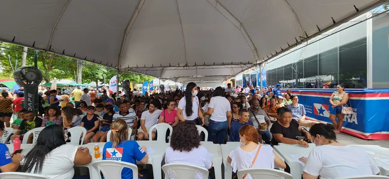 Ação de saúde, cidadania e bem-estar reuniu milhares de pessoas na Praça da República, neste domingo festivo, oferecendo cuidados e serviços para toda a comunidade. <div class='credito_fotos'>Foto: Ascom Sesma | <a href='/midias/2025/originais/91ad491a-c111-4967-add5-35553e5e074b.jpg' download><i class='fa-solid fa-download'></i> Download</a></div>