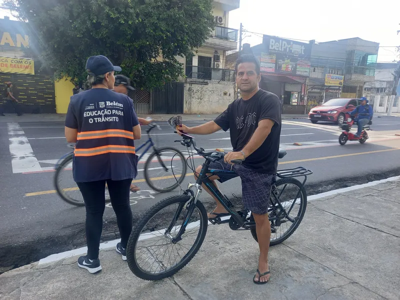 Para o ciclista Dionísio da Silva, o mais difícil de enfrentar no trânsito é a falta de respeito dos condutores de carro e motos 
