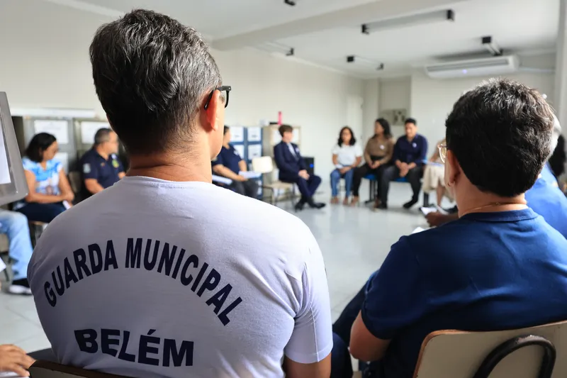 Houve rodas de conversa com psicólogos e assistente social
