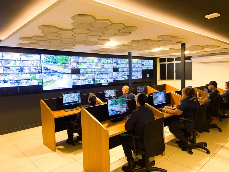 O Sistema Integrado de Monitoramento (SIM) conta com 60 câmeras de alta resolução  instaladas de forma estratégica em diversos pontos de Belém e funcionando 24 horas