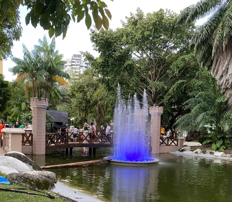 Mais um patrimônio histórico todo revitalizado foi entregue à população de Belém: a praça Batista Campos <div class='credito_fotos'>Foto: Marcelle Andrade/Ascom Seurb   |   <a href='/midias/2025/originais/9eac4294-84a5-4996-8461-77fe8dea73ca.jpg' download><i class='fa-solid fa-download'></i> Download</a></div>