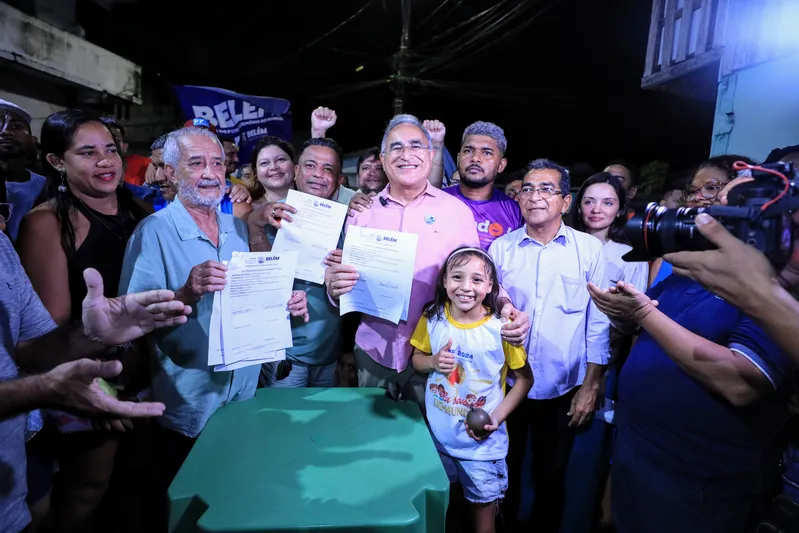 Prefeito assina novas ordens de serviço. <div class='credito_fotos'>Foto: DINEI SOUZA / AG.BELÉM | <a href='/midias/2025/originais/a1c18008-3cdb-4d41-ab0d-fb80f8985c43.jpg' download><i class='fa-solid fa-download'></i> Download</a></div>