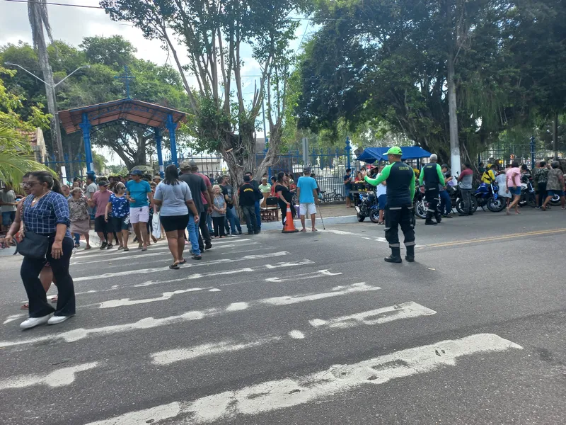 Segurança viária aos pedestres durante travessia em frente ao cemitério do Guamá