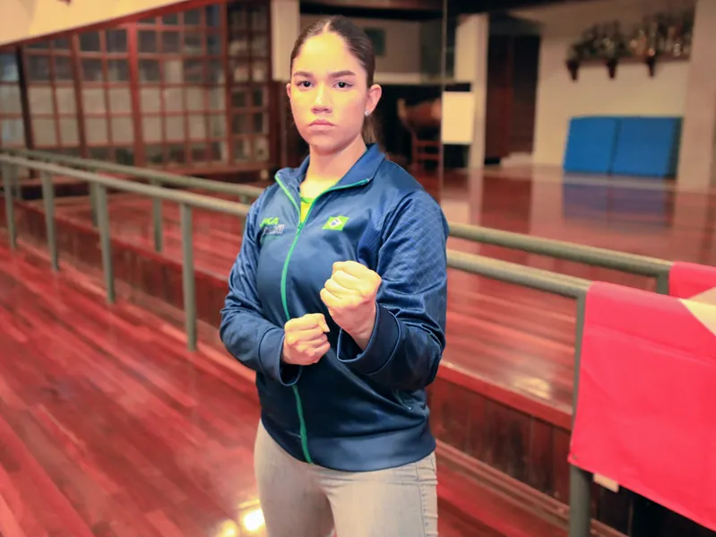 A atleta Bruna de Oliveira, que pratica karatê desde os quatro anos, também integrou a delegação. 