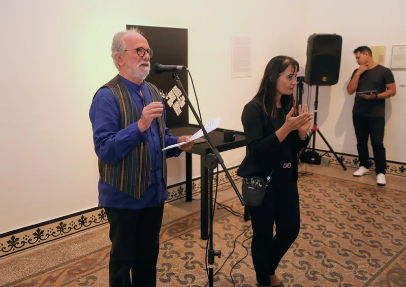 Exposição no Mabe homenageia o poeta e escritor João de Jesus Paes Loureiro <div class='credito_fotos'>Foto: DINEI SOUZA / AG.BELÉM   |   <a href='/midias/2025/originais/a96bb1bf-aec8-4e04-9992-2ddb73cf899f.jpg' download><i class='fa-solid fa-download'></i> Download</a></div>